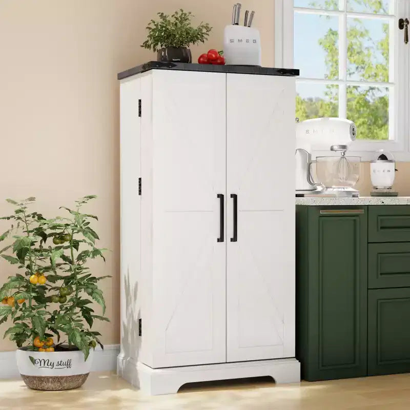 Garde-manger de cuisine de ferme avec portes de grange et étagères réglables, armoire de rangement, placard en bois rustique pour la cuisine