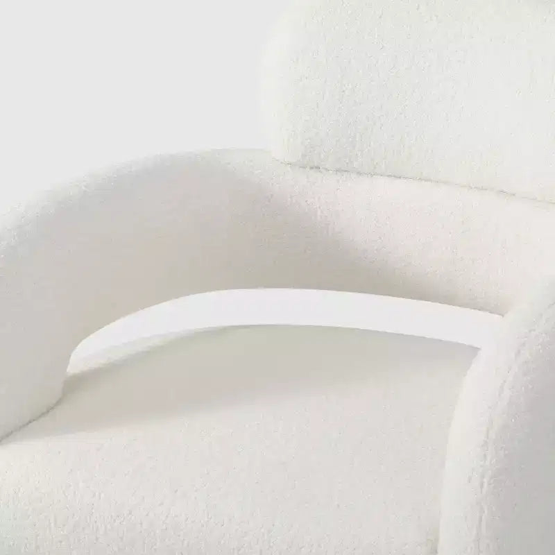 Fauteuil pivotant rond effet peau de mouton d'inspiration Mid-Century Modern