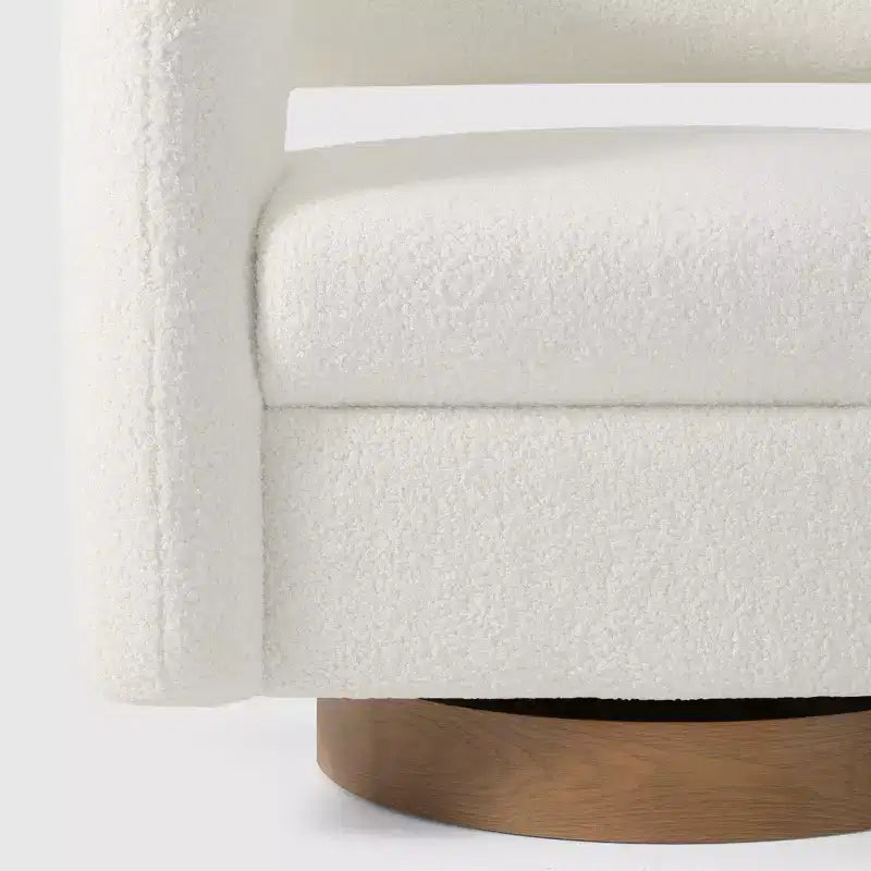 Fauteuil pivotant rond effet peau de mouton d'inspiration Mid-Century Modern