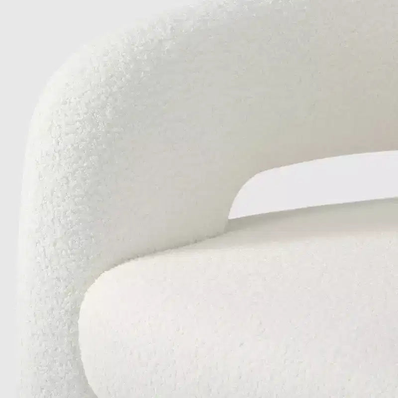 Fauteuil pivotant rond effet peau de mouton d'inspiration Mid-Century Modern