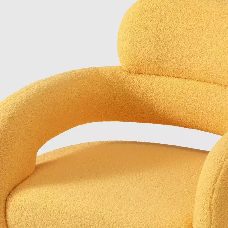 Fauteuil pivotant rond effet peau de mouton d'inspiration Mid-Century Modern